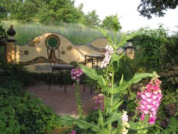 2010: Hundertwasser-Mauer im Morgenlicht