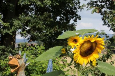 Keramikvogel mit Sonnenblume