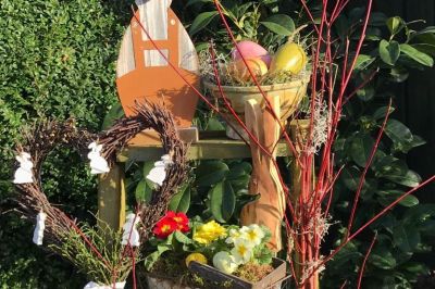 Österliche Deko im Garten