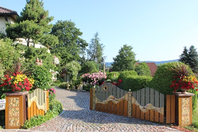 Das Tor öffnet sich